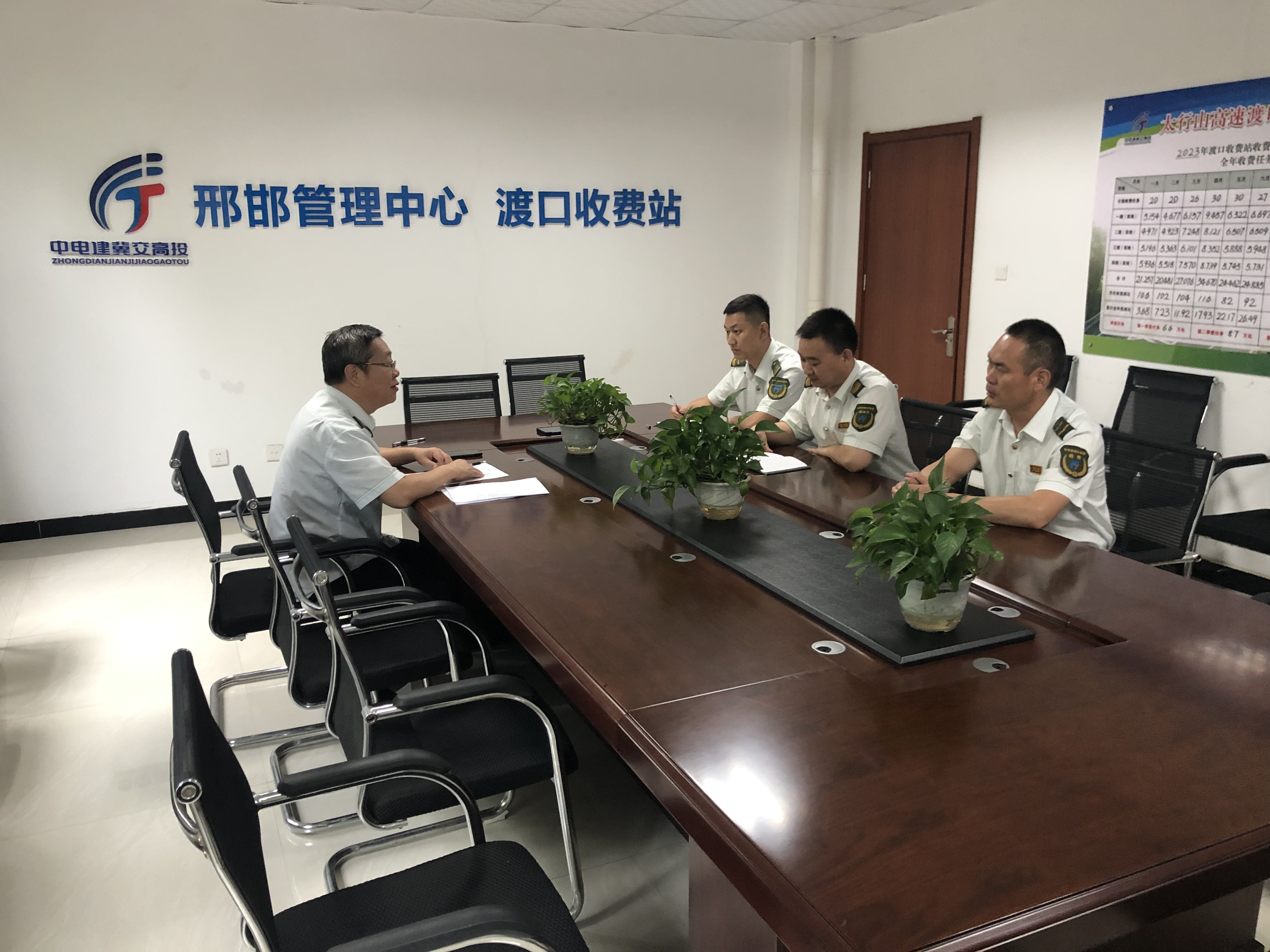 7.31退役军人座谈会.jpg 7.31退役军人座谈会.jpg