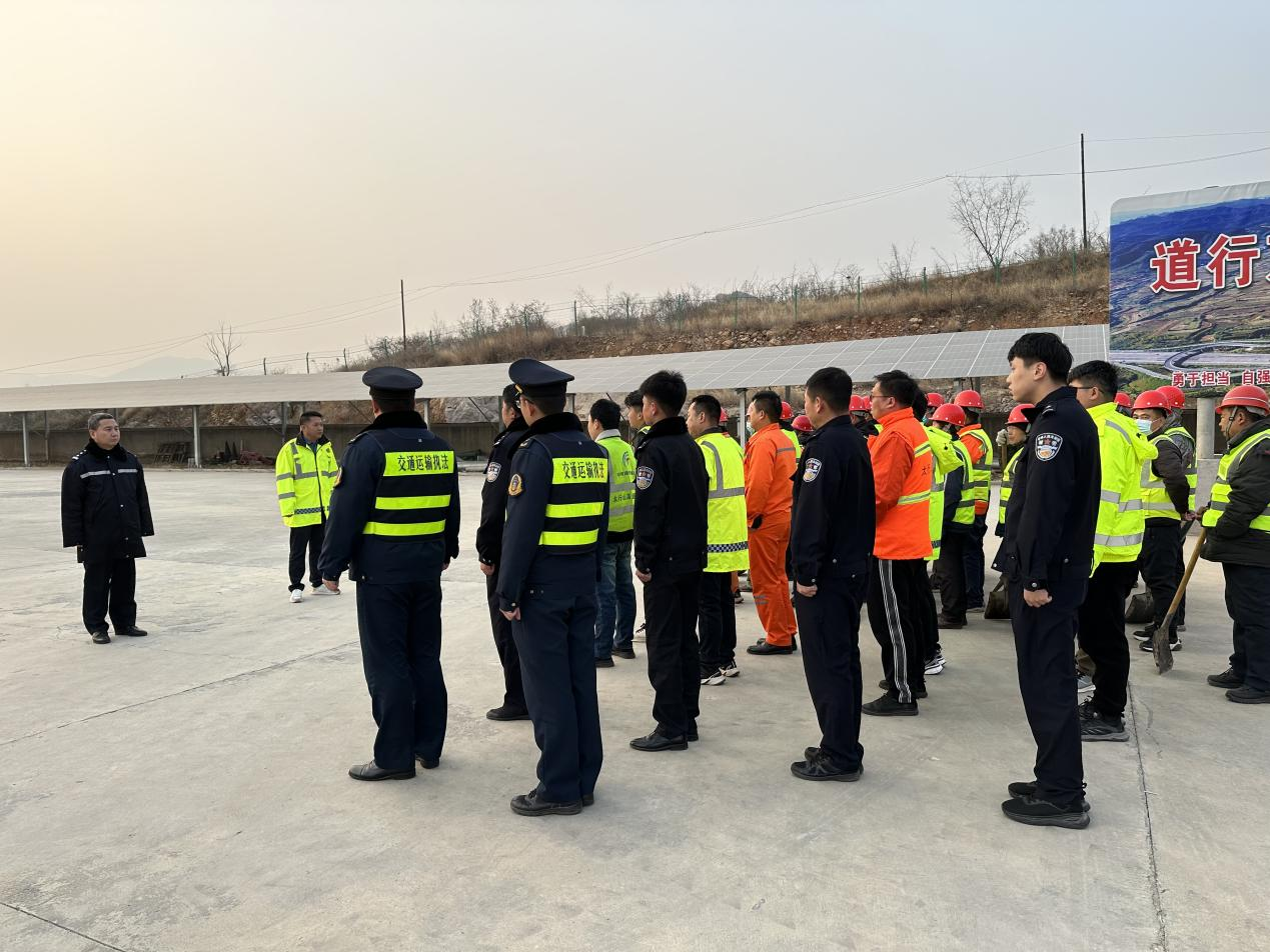 恶劣天气应急保畅动员部署现场会.png 恶劣天气应急保畅动员部署现场会.png