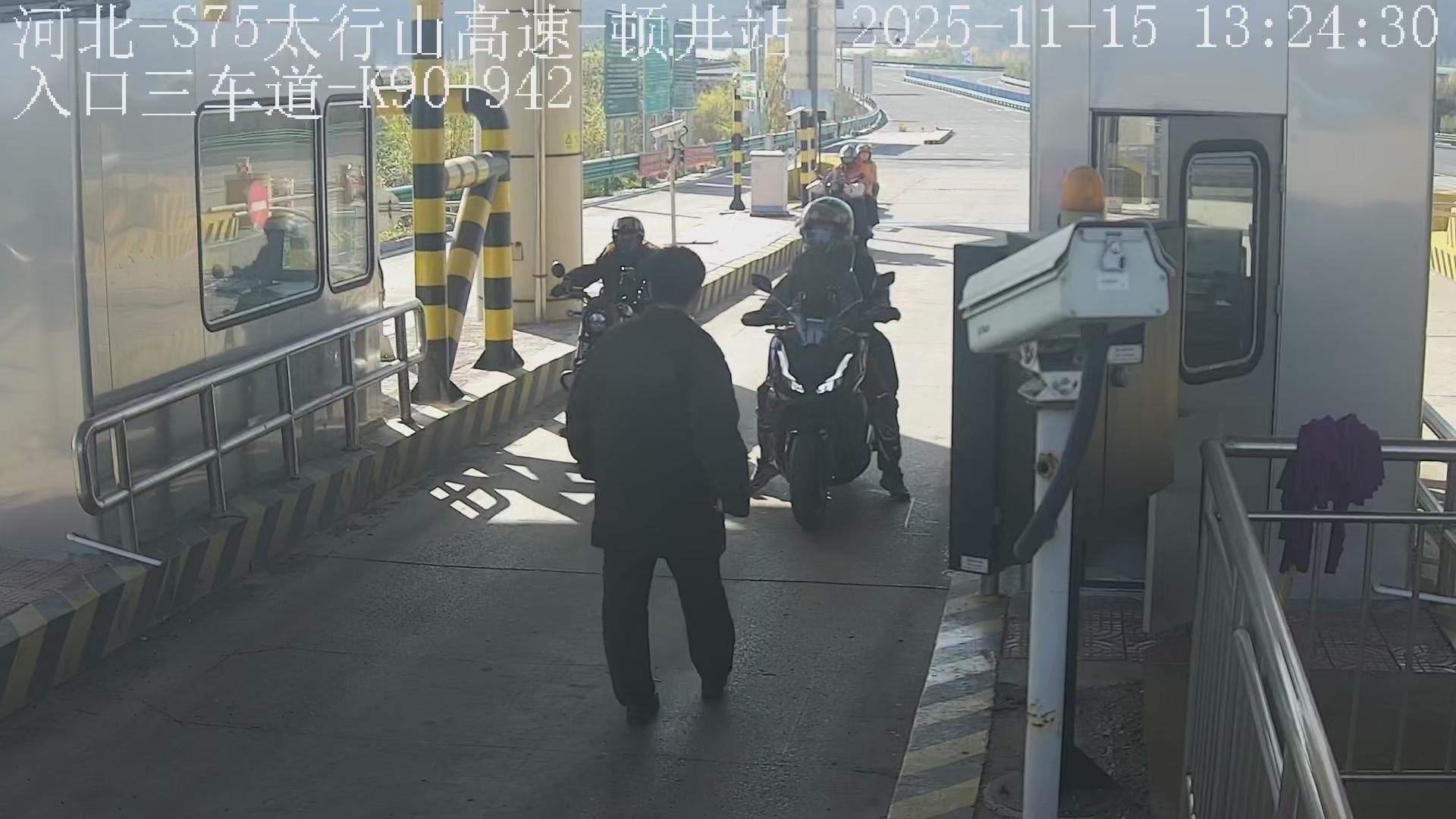 邯郸_顿井入口三车道_2025_11_15_20_14_08.jpg